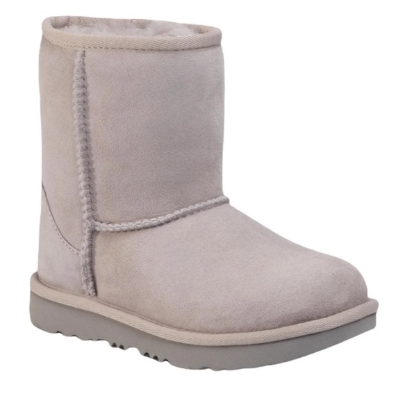 Girl's Classic II Ugg Boots 1017703K Fea - Picture 1 of 11